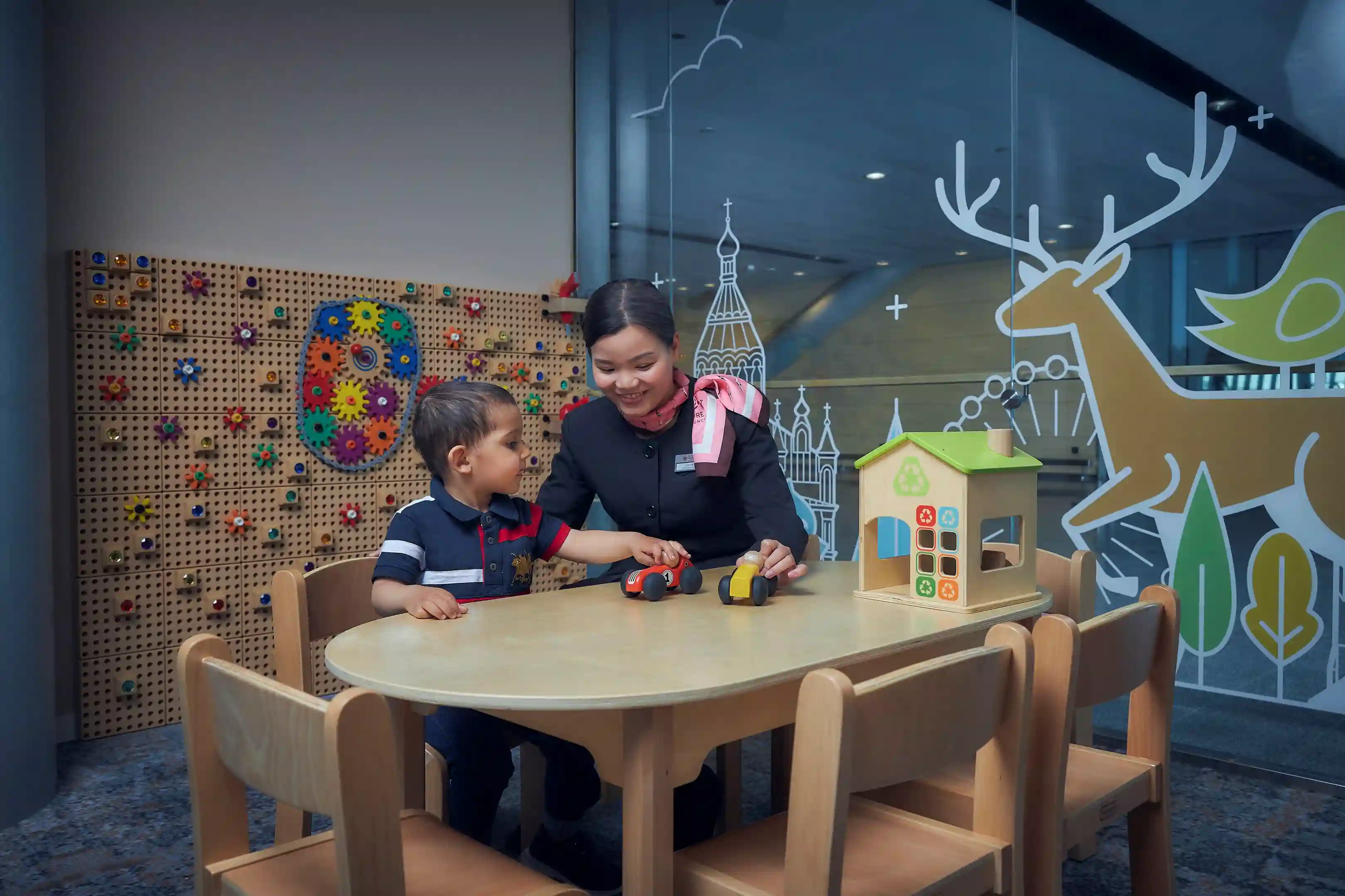 Kids playroom HEL Lounge Departures