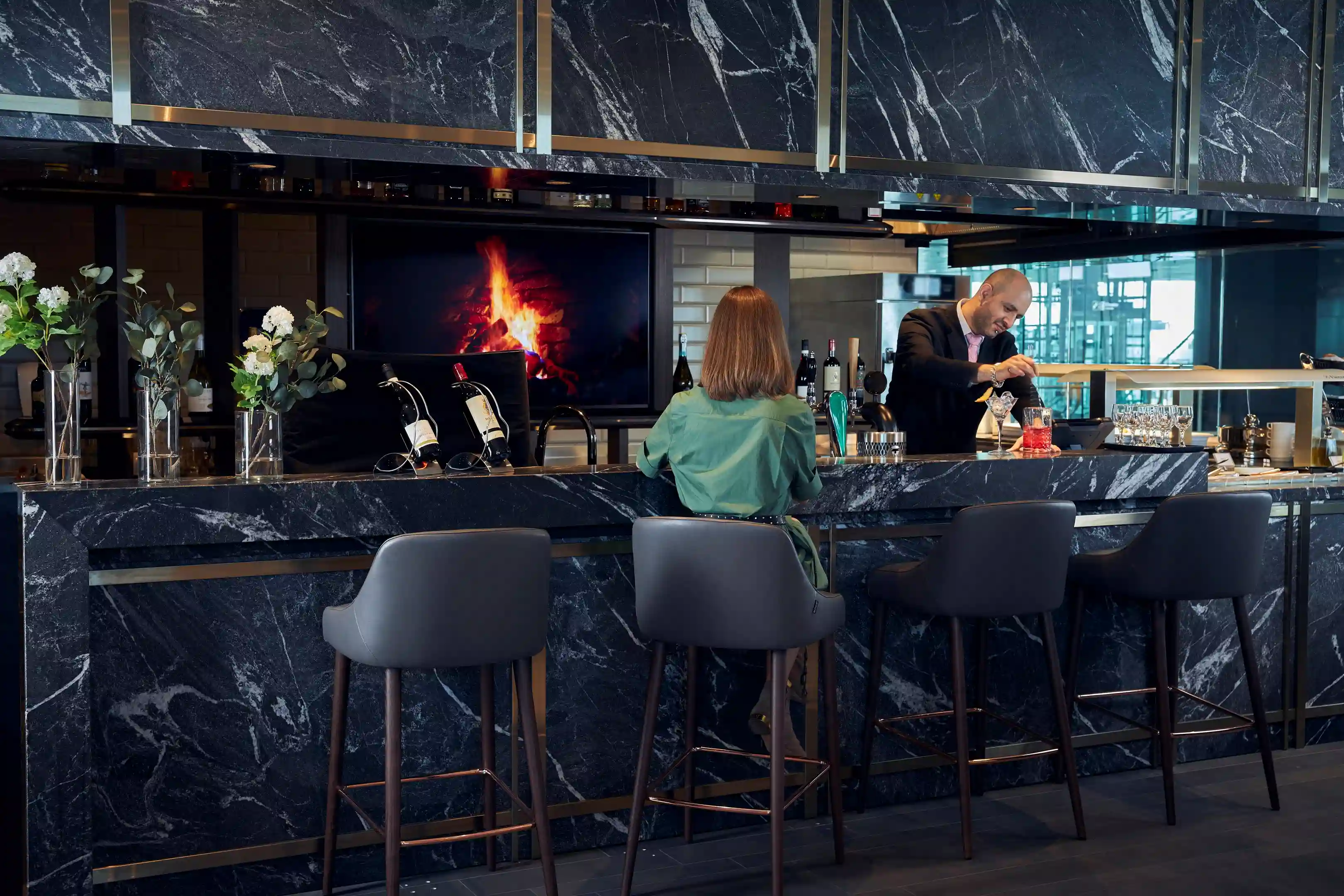 BAR HEL Lounge Departures