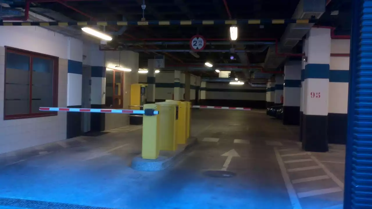 aparcamiento aeropuerto madrid barajas Hilton